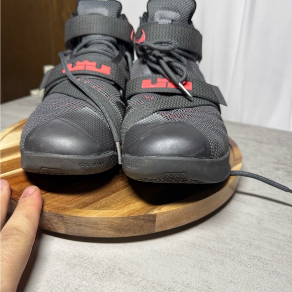 Nike Mens LeBron Soldier 9 Premium 749490-008 black Sneaker Shoes Size 10.5 - Picture 4 of 7